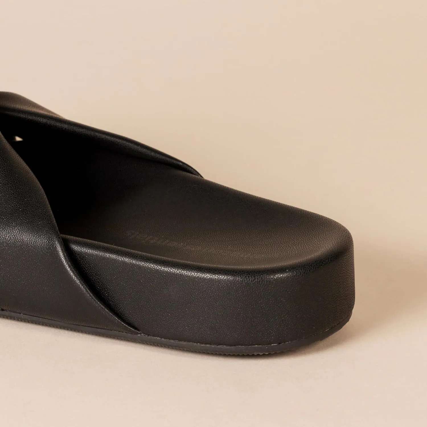 Amazon Essentials Women's Twist Slide Sandal