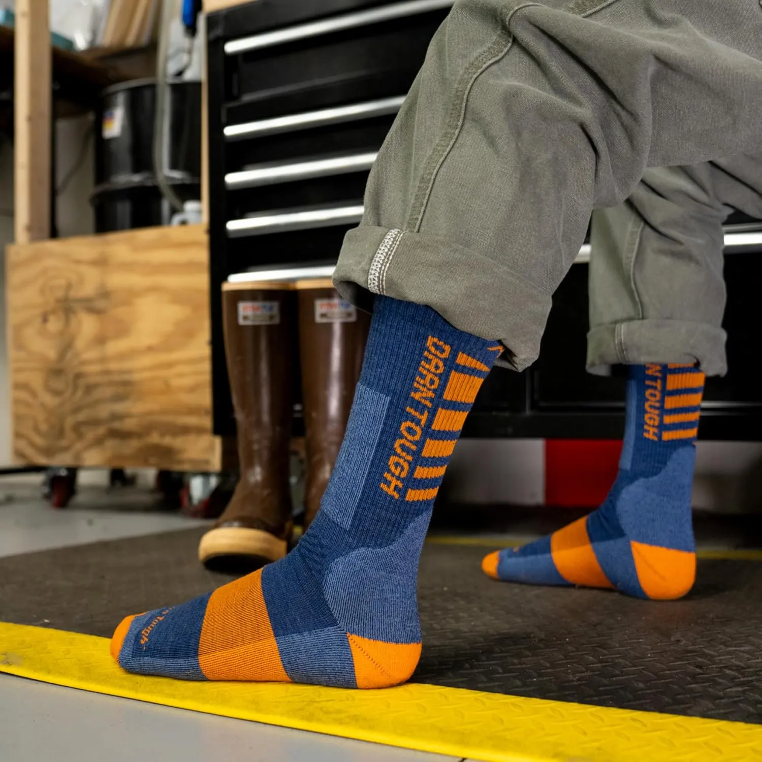 Darn Tough Vermont Backbone Boot Socks for Men, Midweight Work Boot Socks with Cushion & Padded Shin, Style 2207
