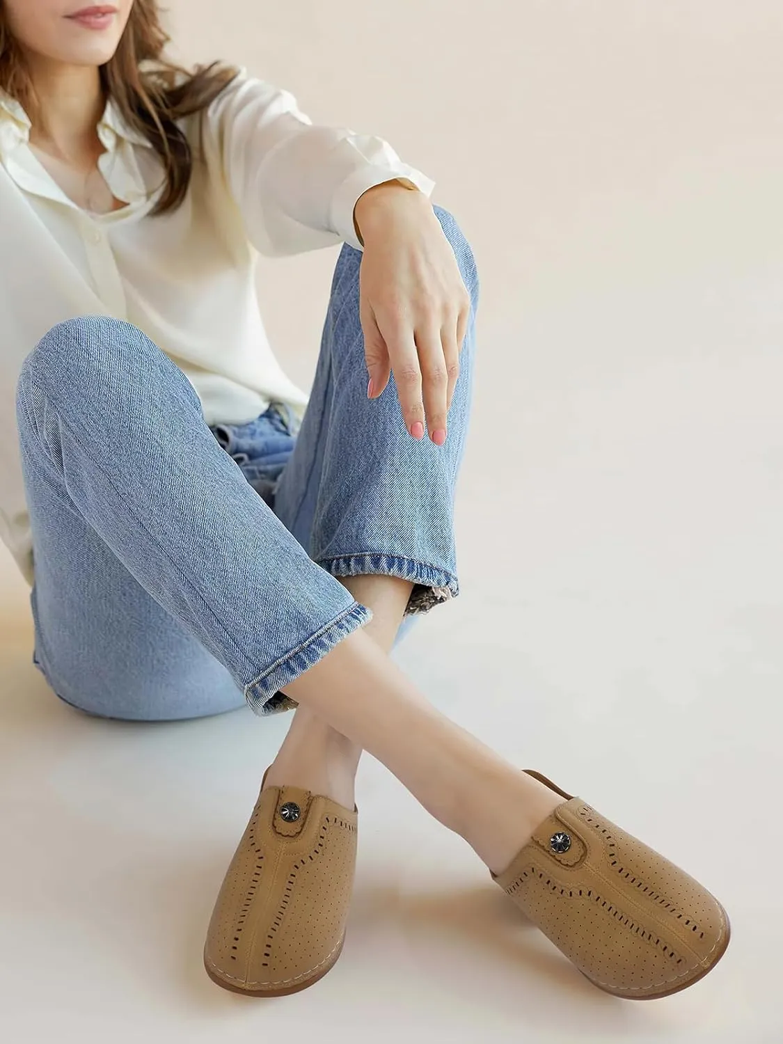 SHIBEVER Clogs for Womens Mules Shoes: Slip-On Flat Mule Shoes - Closed Toe Sandals Comfortable