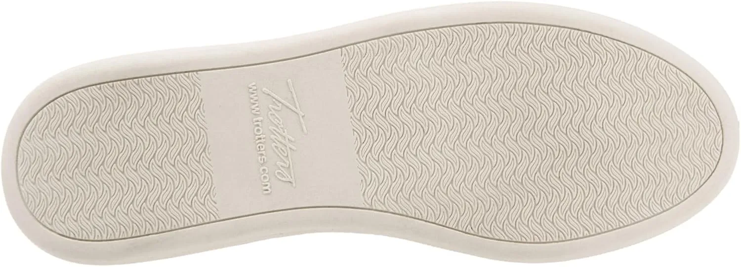 Trotters Women's Adelina Loafer